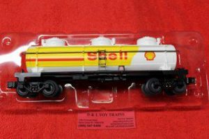 Lionel Shell Three-dome Tank Car (LNL683243)