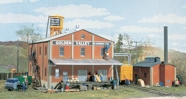 Walthers Golden Valley Canning Company (933-3018)
