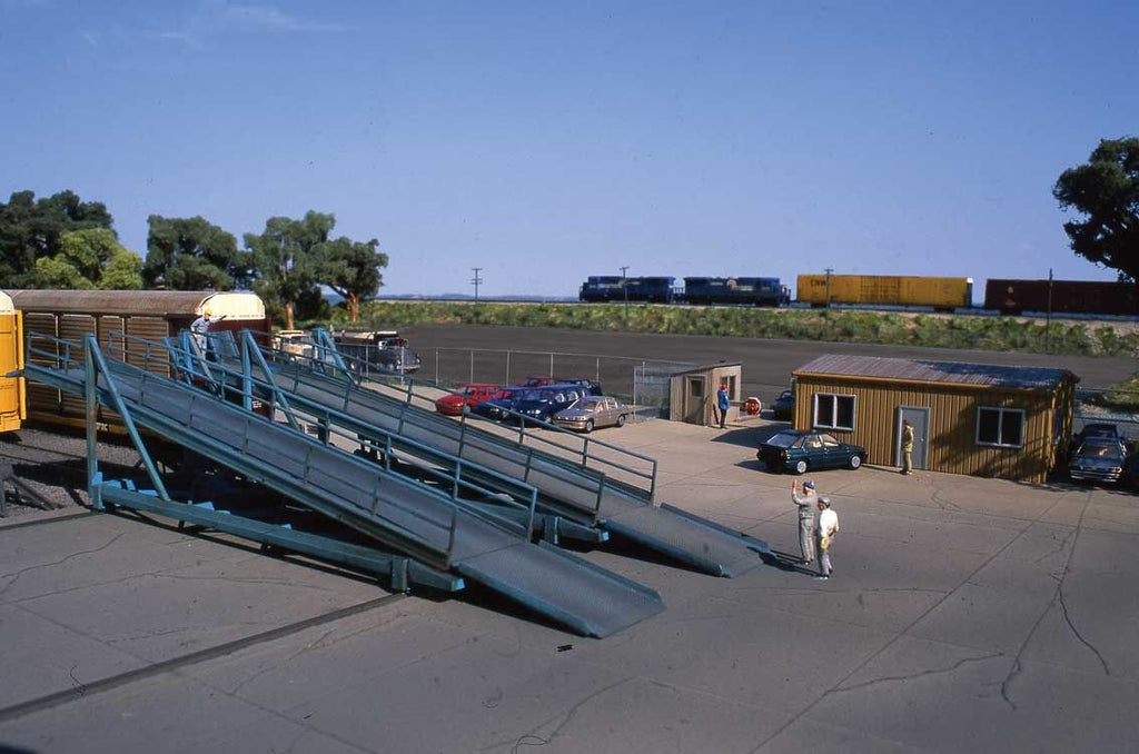 Walthers Automobile Transloading Terminal -- Kit (933-4144)