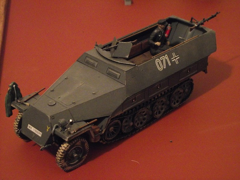 AFV Club 1/35 Mittlere Funkpanzerwagen Sd.Kfz. 251/3 Ausf. D (AFV35S47)