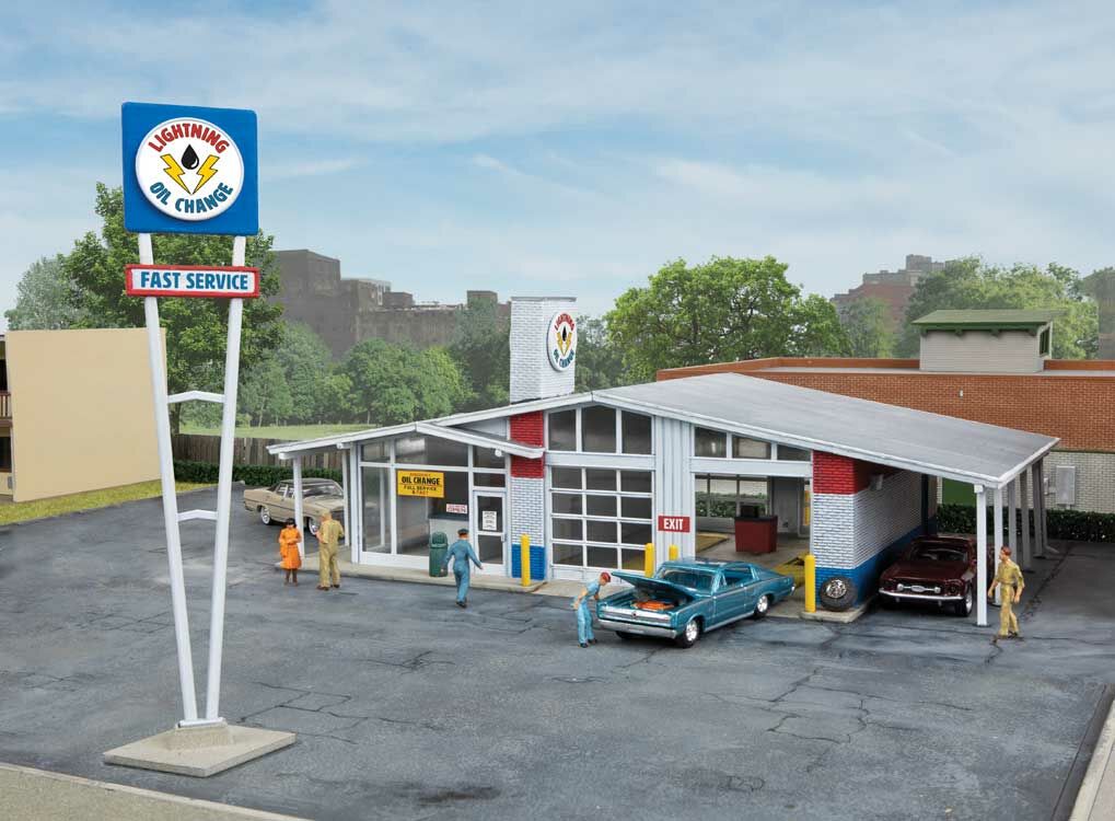 Walthers Drive-in Oil Change - Repurposed Gas Station -- Kit  (933-3543)