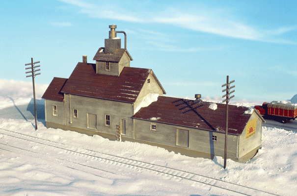 Walthers Sunrise Feed Mill   (933-3239)