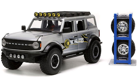 Jada 1/24 2021 Ford Bronco SUV w/Extra Tires & Rack   (JAD33852)