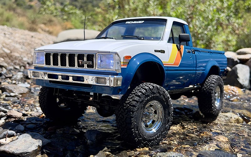 RC4WD Trail Finder 2 RTR w/1982 Toyota Pickup Hard Body Set (Blue)   (Z-RTR0069)