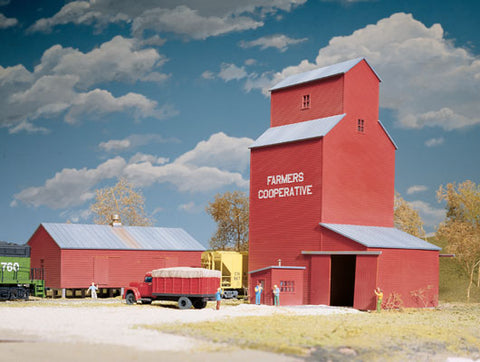 Walthers Grain Elevator Farmers COOP     (933-3036)