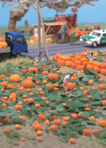 Walthers Pumpkin Patch -- Kit - 80 pumpkins (assorted sizes) & eight vines  (949-1115)