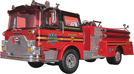 Revell 1/32 Mack Fire Pumper  (RMX851225)